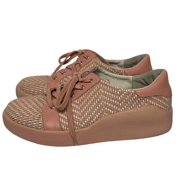 Stylish Pink Woven Women's Sneakers - Picture 4 of 16